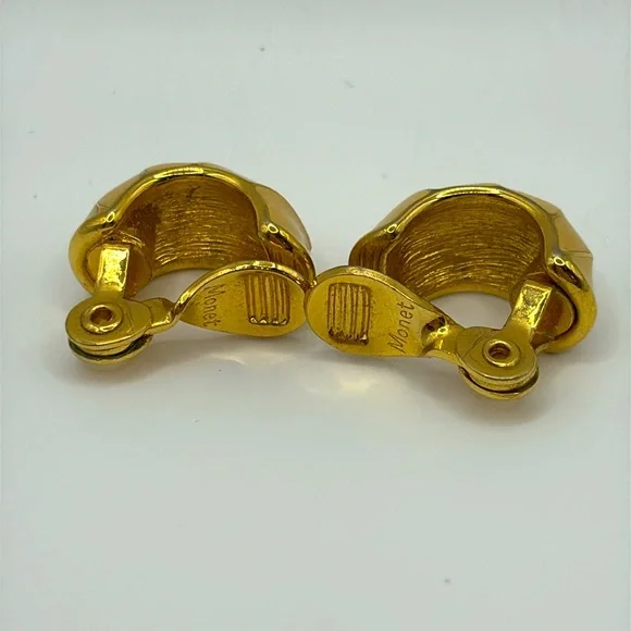 Monet Chevron Gold and Cream Tan Clip On Earrings Lever Back Hoops J Hoop - Picture 4 of 6